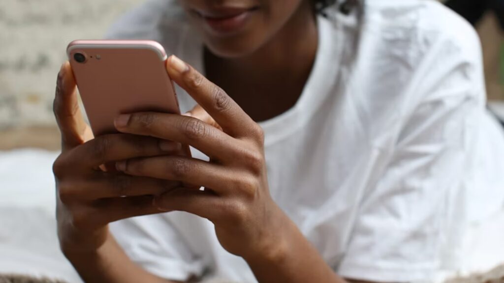 girl reading a text
